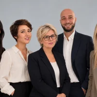 Retrato corporativo de equipo profesional (4)